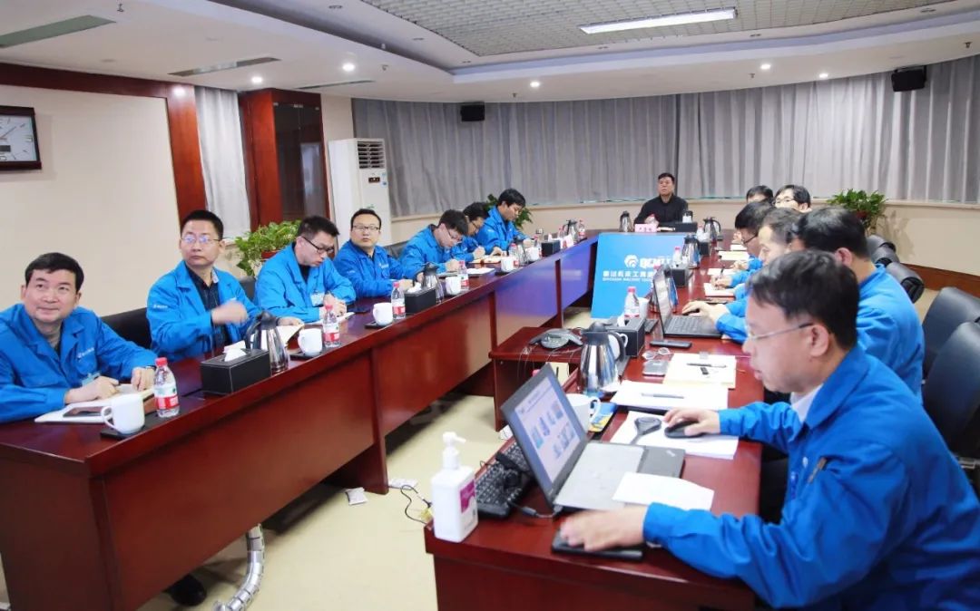 严鉴铂董事长与本部科研人员、技术专家座谈交流