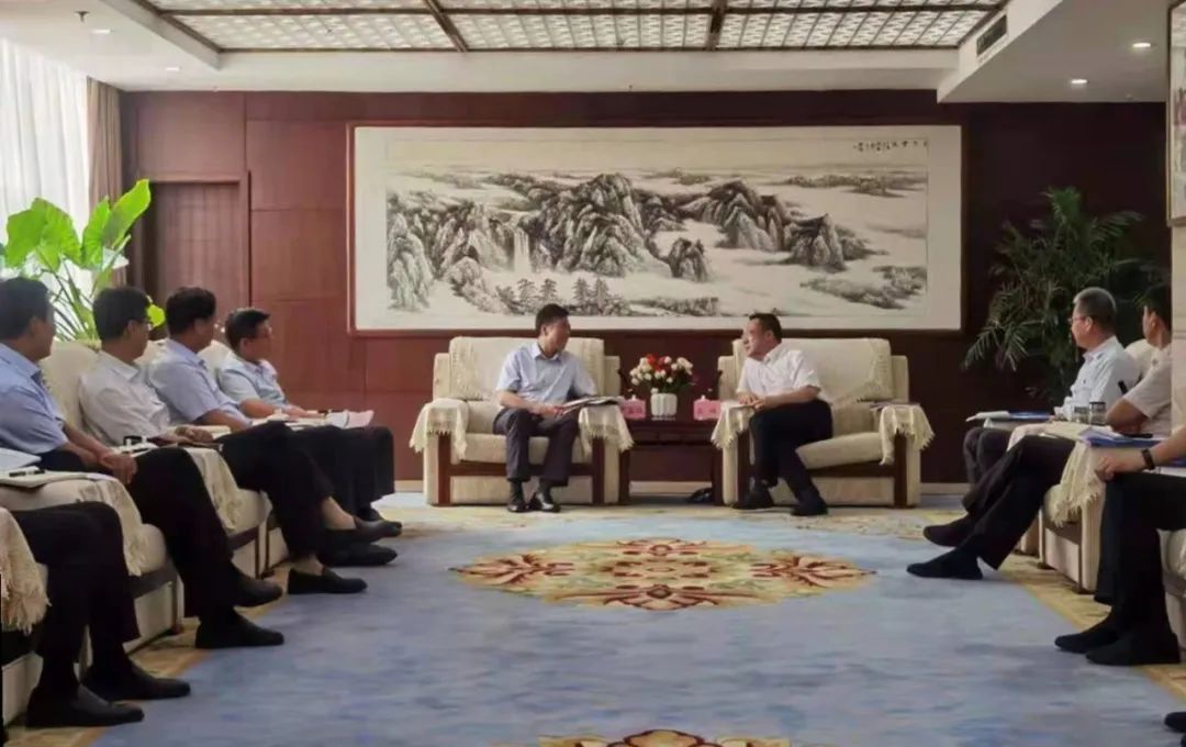 渭南市委、市政府领导会见严鉴铂董事长