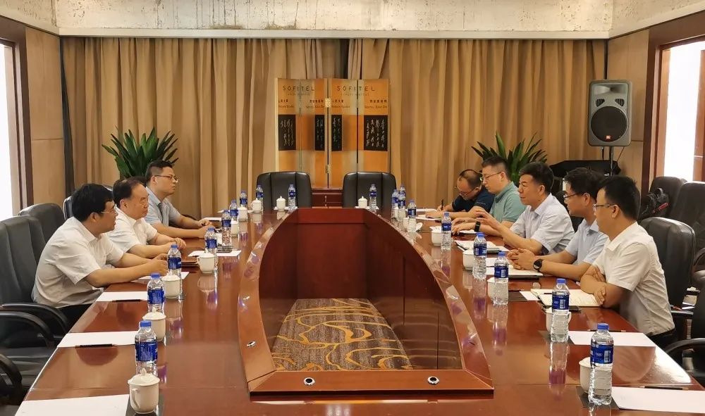 严鉴铂董事长与周济院士、陈吉红董事长座谈交流